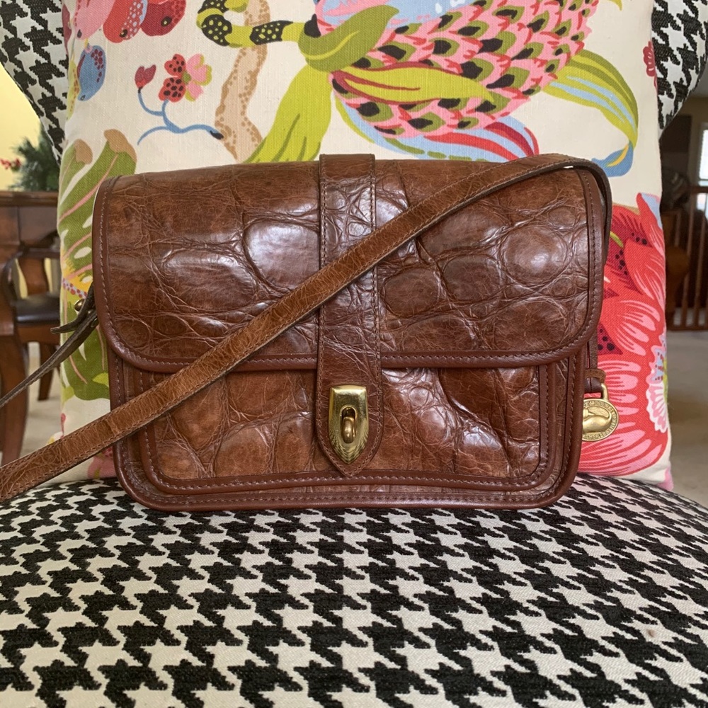 Rare Vintage Dooney & Bourke Cat Eye Flap J126